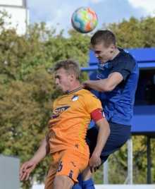 Dominik Ahlbach (r.) wird dem TSV Schott in den nächsten Wochen wegen seiner gebrochenen Nase fehlen.