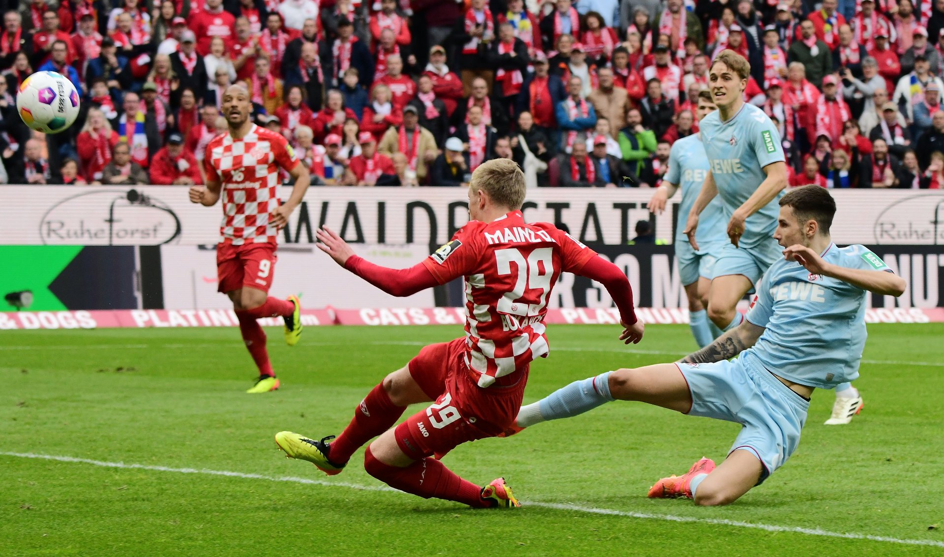 ...und den wären sie vermutlich erfolgreich bis zum Ende gegangen, hätte Jonathan Burkardt kurz vor der Pause in dieser Szene auf 2:0 erhöht.