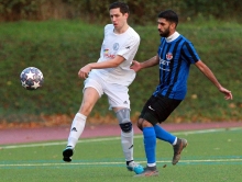 Beim SV Klein-Winternheim fühlt Aaron Becher (l.) sich am wohlsten, und mit seinem Heimatverein will er den Klassenverbleib aus eigener Kraft schaffen.