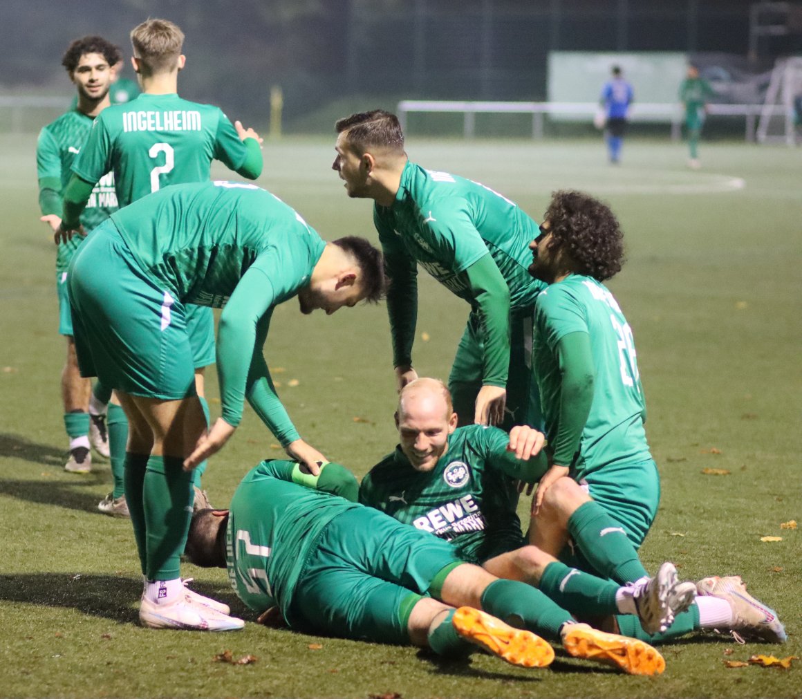 Ausgelassener Torjubel bei der SpVgg Ingelheim: Ganz so häufig wie im Heimspiel gegen RWO Alzey (6:2) klappte es beim Wiedersehen in Gau-Heppenheim nicht. Sehr wohl aber mit dem ersehnten ersten Pflichtspielsieg  des Jahres.