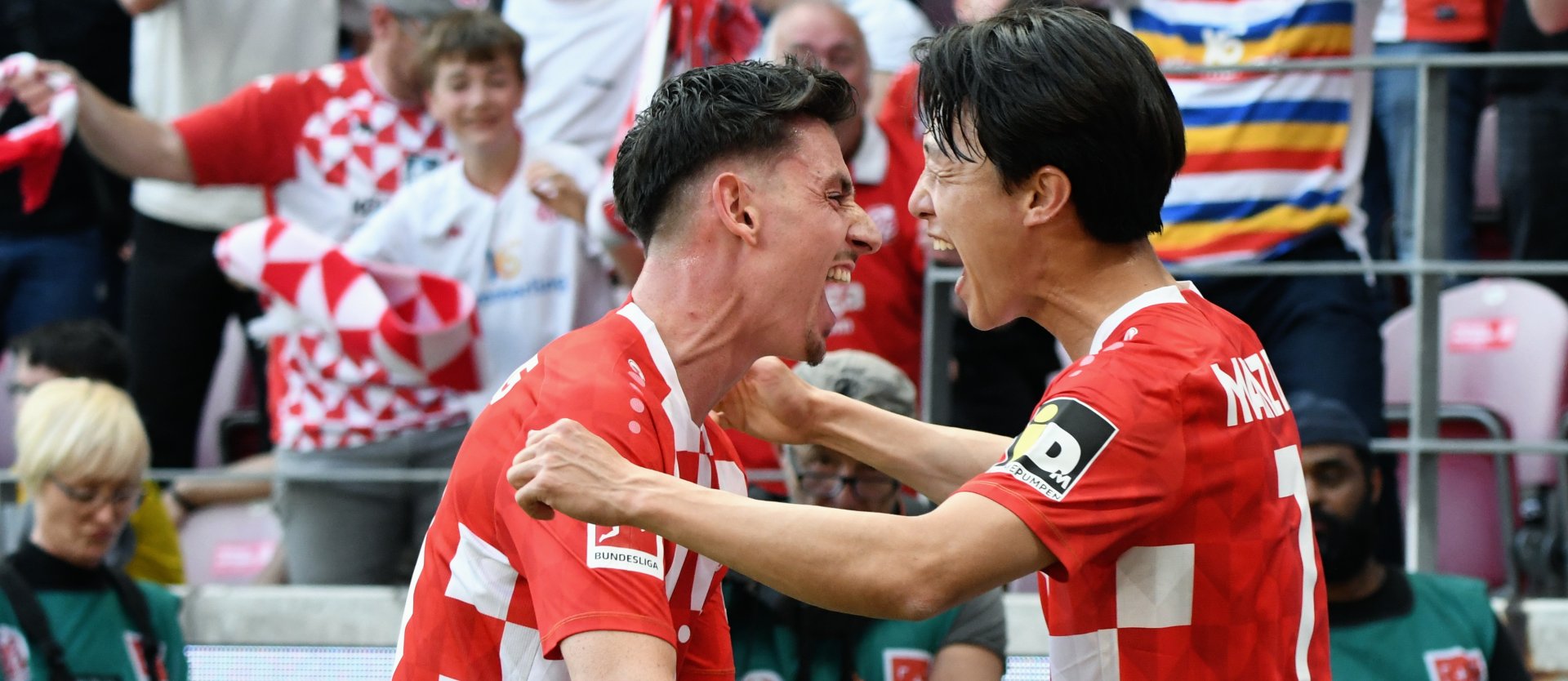 ...der Koreaner bejubelte das 2:0 mit Anthony Caci...