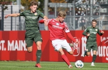 Luis Kersthold trug von 2018 an vier Jahre lang das 05-Trikot, hier bei einem seiner zwölf Regionalligaeinsätze für die U23 gegen den VfB Stuttgart II im Oktober 2020.