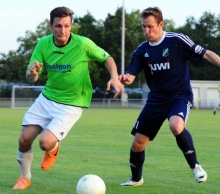 Nicolaj Simon (l). aus dem Verbandsligakader traf beim 5:0-Sieg der SpVgg Ingelheim zweimal.