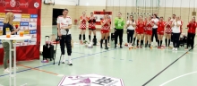 Standing ovations für Elisa Burkholder: Die dienstälteste 05-Handballerin zieht die Konsequenzen aus der neuerlichen schweren Verletzung und beendet ihre Handballkarriere.