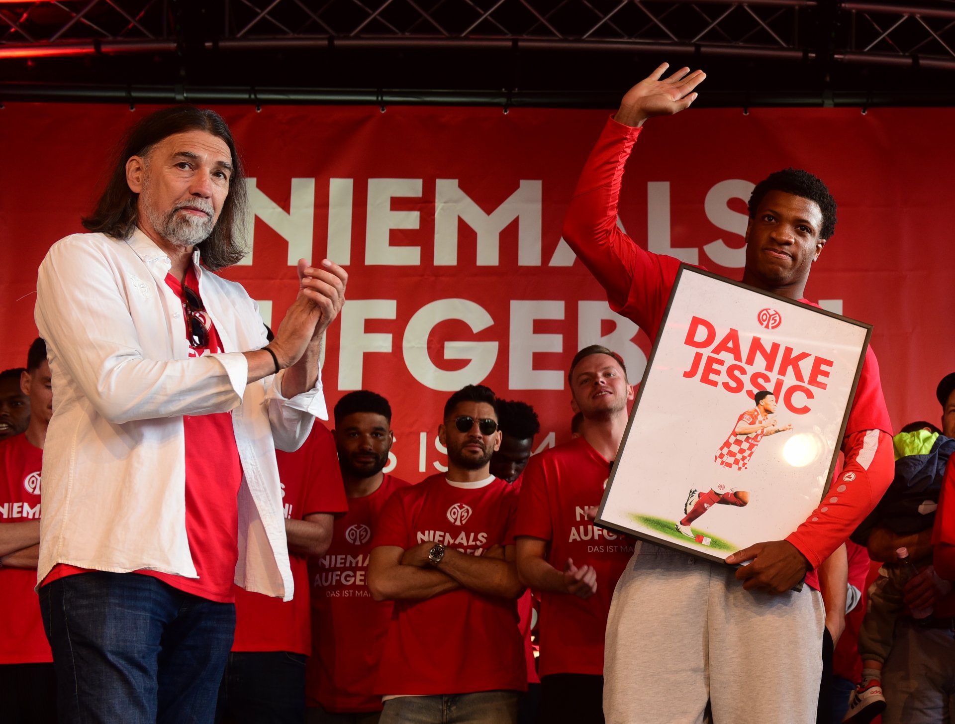 Jessic Ngankam, im Winter auf Leihbasis gekommen, kehrt zu Eintracht Frankfurt zurück...