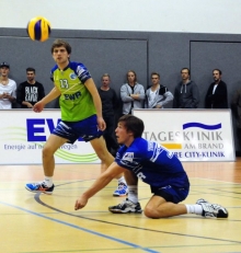 In Kriftel knickte Torben Hapke (vorne) schon vor Spielbeginn um. Ob der Außenangreifer für das Spitzenspiel in Durmersheim in zwei Wochen wieder fit wird, ist noch unklar.