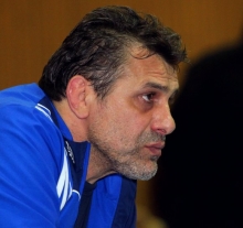 Bleibt skeptisch: Trainer Ahmet Cakici hält den Klassenverbleib noch nicht für ausgemachte Sache.