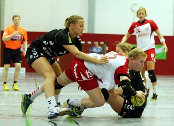 Hart wird es für 05-Kreisläuferin Meike Schmelzer (Mitte) auch in Zwickau werden sich durchzuarbeiten. Für die Erfolgsaussichten bei den Sachsen wird das mit entscheidend sein.