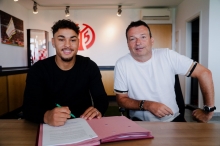 Aus Fürth nach Mainz: Armindo Sieb (l., mit Sportvorstand Christian Heidel) ist ab sofort ein 05er.