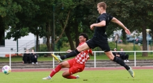Nayrobi Vargas, hier gegen Schott-Innenverteidiger Dominik Ahlbach, erzielte sein erstes Tor für die U23.