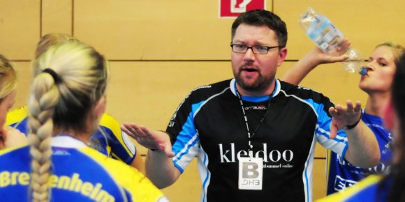 Nur die Ruhe: SG-Trainer Thomas Zeitz ist zuversichtlich, dass sich die Qualität seines Kaders und der Heimvorteil zu einem Erfolg über den härtesten Meisterschaftskonkurrenten TuS Lintfort addieren werden.