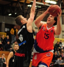 An Schwerstarbeit haben sich die ASC-Männer in dieser Saison mittlerweile gewöhnt. Vor allem am Brett. Da wird auch die Partie in Oberelchingen für Center Benedikt Grunenberg (rechts) und seine Teamkollegen keine Ausnahme werden.