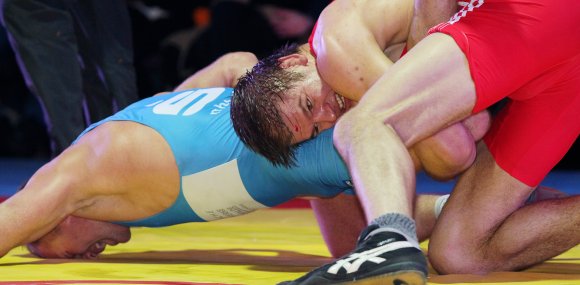 Konstantin Völk hatte seinen Nationalmannschaftskollegen Martin Obst sicher im Griff und steuerte drei Punkte zum Mainzer Sieg bei.