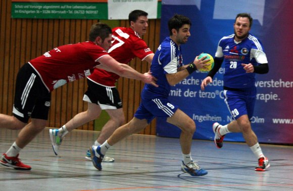 Sven Gaubatz ist durch und weg: Die Mülheimer Abwehr erlaubte es mit zunehmender Spielzeit immer häufiger, solche entschlossenen Antritte zum Abschluss zu bringen.