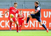 Erzielte in Karlsruhe das 1:0 und 2:0, das 3:1, 4:1 und das 5:1: Heinz Mörschel (l.).