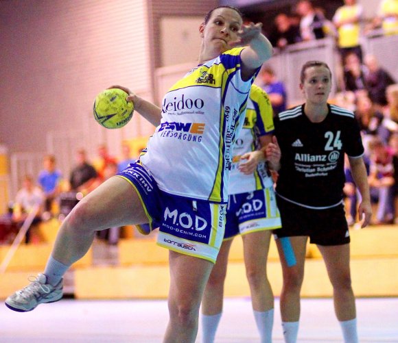 Was ist, wenn Vera Martens mal ausfällt? Die Frage treibt Trainer Jürgen Kleinjug um, und deshalb nutzte er die früh entschiedene Partie gegen die SG Saulheim um auf ihrer rechten Rückraumposition Alternativen wie Marie Tomaschek einzusetzen. 