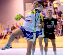 Was ist, wenn Vera Martens mal ausfällt? Die Frage treibt Trainer Jürgen Kleinjug um, und deshalb nutzte er die früh entschiedene Partie gegen die SG Saulheim um auf ihrer rechten Rückraumposition Alternativen wie Marie Tomaschek einzusetzen. 