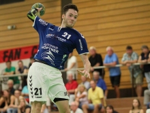 Timo Borsch ist zurück bei den Sportfreunden Budenheim, hier ist er in der Saison 2016/17 in der Waldsporthalle im SFB-Trikot zu sehen. Borsch hatte seinen Pass nach der vergangenen Runde zwar in Nieder-Olm gelassen, war aber nicht mehr aktiv. Das ermöglichte dem Rückraumschützen nun den schnellen Wiedereinstieg bei den Sportfreunden, in Kastellaun warf er auch gleich seine ersten beiden Saisontore.