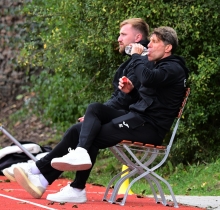 Darauf trinke mer einer: Kayhan Cakici (r., mit Kotrainer Nermin Fakovic) bleibt der TuS Marienborn auch in der nächsten Saison erhalten. 