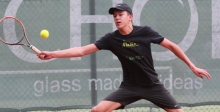 Philipp Anthes wird sich in Ingelheim strecken, um sein Tennisjahr mit einem Titel beenden zu können: Der 16-jährige Verbandsligaspieler des TSV Schott Mainz ist ein heißer Kandidat auf den Rheinhessenmeister-Titel der U18/16-Junioren. 
