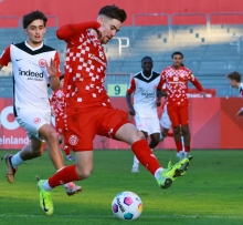 Ein Fernschuss von David Mamutovic, der als Lattenstreicher endete, das war die beste Torchance der U23 des FSV Mainz 05 beim Jahresabschluss in Homburg, der wenig erbaulich endete.