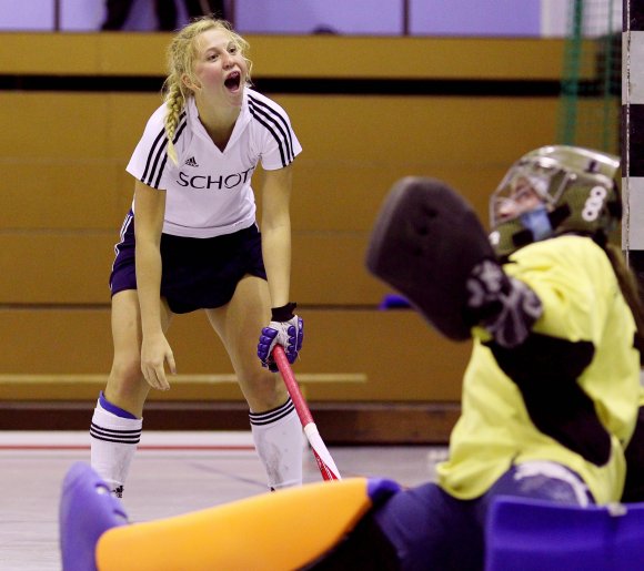 Oh, Mann! Nicht alles klappte in den ersten drei Hallensaisonspielen so, wie Jana Bayer und der TSV Schott sich das erhofft hatten. Am zweiten Saisonsieg arbeitet der Aufsteiger am Samstagnachmittag gegen den HTC Stuttgarter Kickers. 