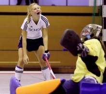 Oh, Mann! Nicht alles klappte in den ersten drei Hallensaisonspielen so, wie Jana Bayer und der TSV Schott sich das erhofft hatten. Am zweiten Saisonsieg arbeitet der Aufsteiger am Samstagnachmittag gegen den HTC Stuttgarter Kickers. 