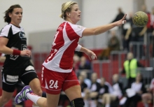 Die 05-Handballerinnen um Kapitänin Laura Schmitt haben am Freitagabend die erste Etappe der Fahrt ins Dresdner Umland hinter sich gebracht und wollen morgen ganz entspannt den Erfolg des jüngsten Heimspiels vergolden.