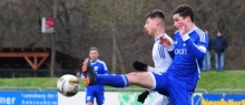 Diesen Zweikampf mit SVG-Stürmer Dorian Miric entschied Schott-Innenverteidiger Joshua Naumann für sich. Am Ende des U19-Derbys gab es allerdings keinen Sieger.