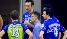 Ratlos ob der Schiedsrichterentscheidungen: Trainer Michael Hefter und seine TGM-Volleyballer fühlten sich um den zweiten Satz und damit um den Sieg gebracht.