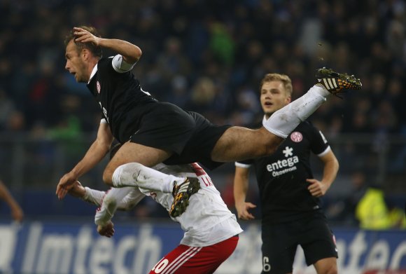 Es war nicht der Tag der 05er, aber der von Nikolce Noveski schon gar nicht: Der seit dem ersten Spieltag erstmals wieder in der Anfangself stehende 05-Kapitän verursachte beide Gegentreffer.