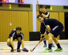 An der Quote der Kurzen Ecken, wie sie hier Christoph Franik und Alexander Hemmersbach vorbereiten, sollte der TSV Schott noch einmal arbeiten. In Obermenzing wäre mit einer besseren Ausnutzung mehr herausgesprungen als eine knappe Niederlage. 