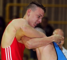 Die gute Nachricht: Danilo Bauers Herz ist in Ordnung, der Nackenheimer darf wieder auf die Matte. Die schlechte Nachricht: In Fürstenhausen klemmte er sich einen Nerv ein.