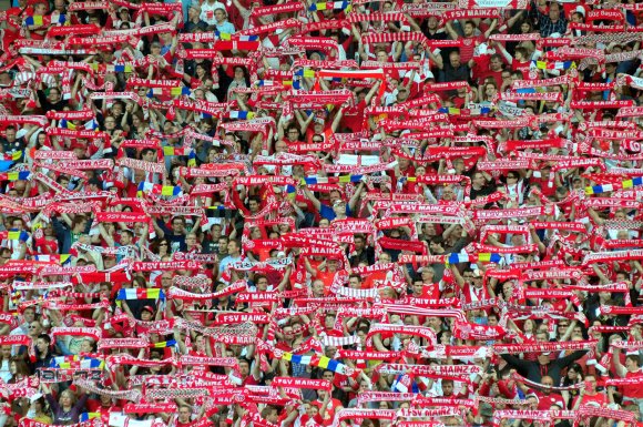 In den erfolgreichen vergangenen Jahren ließ sich leicht feiern. Jetzt sind die 05-Fans gefordert, zu zeigen, „ob Mainz wirklich so stark ist, wie wir es in guten Zeiten behaupten“, sagt Manager Christian Heidel.