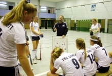 Wenn in einem Punktspiel Auszeiten für taktische Besprechungen notwendig werden, ist das kein gutes Zeichen. Beim Hanauer THC möchte Trainer Martin Knußmann-Siemon möglichst auf solche Nachjustierungen verzichten können. 