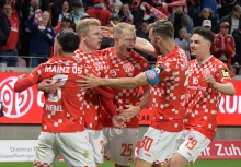 Riesengroß war der Jubel im Mainzer Lager nach Jonathan Burkardts Treffer zum 1:1…