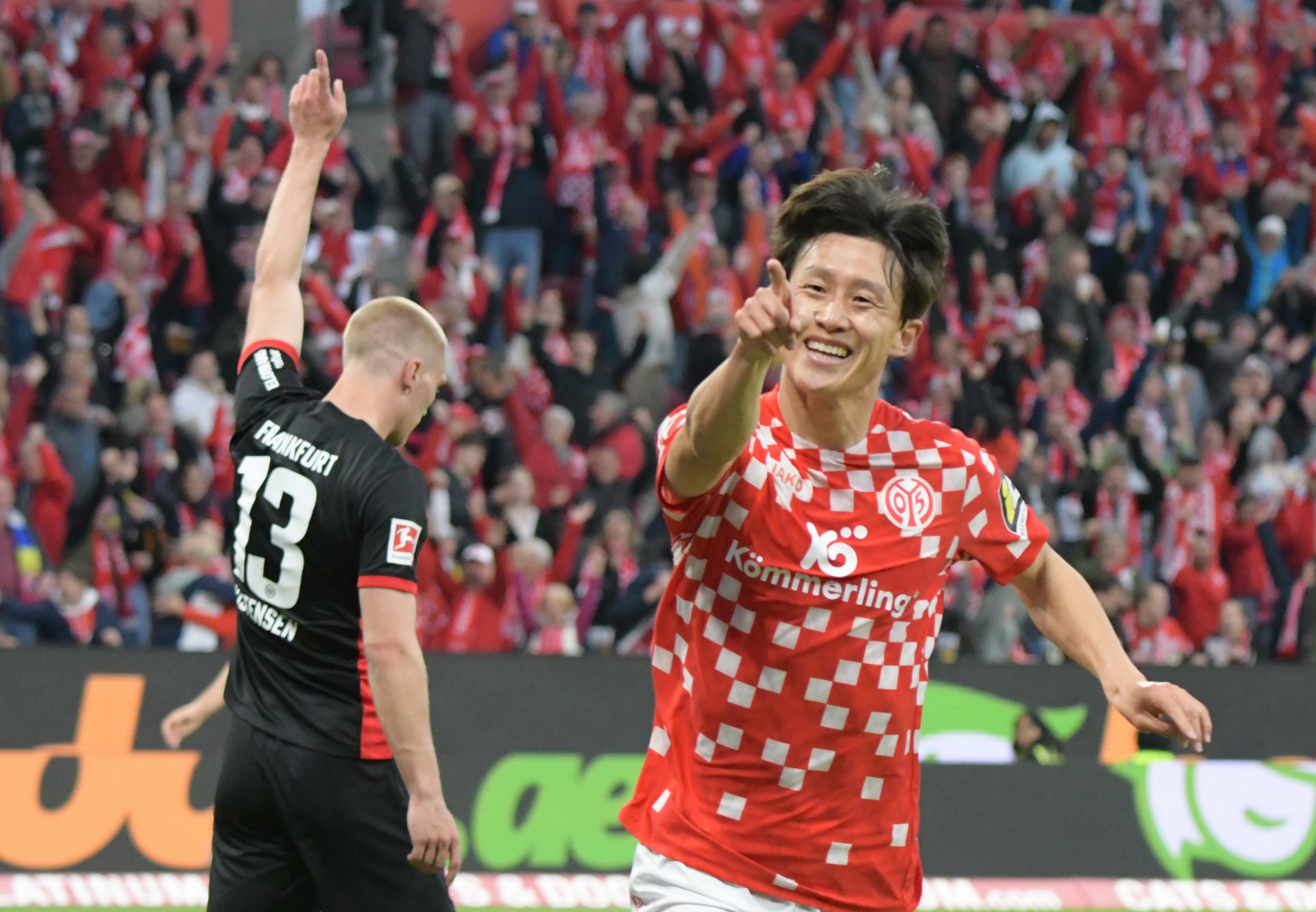...Eintracht-Verteidiger Rasmus Kristensen hingegen ahnte:...