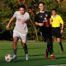 Müslüm Deliaslan (l.) und der SKC Barbaros sind Meister und steigen in die Bezirksliga auf.