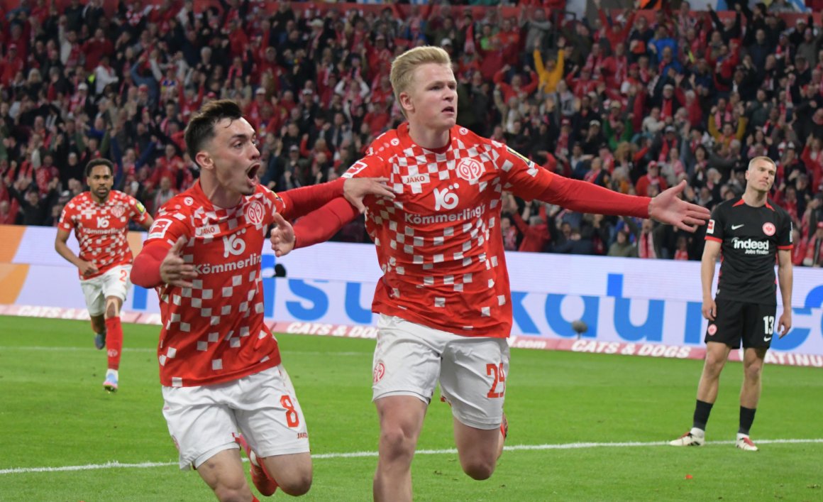 27 Mainzer Saisontore auf einem Bild: Jonathan Burkardt traf in Bochum zum 17. Mal, Paul Nebel (l.) war zum neunten Mal erfolgreich. Phillipp Mwene gab sein Debüt. Saison