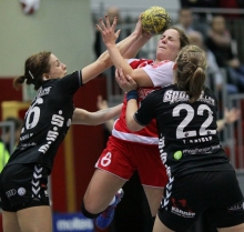 Da, wo es wehtut: Theresa Köhler und ihre Mannschaftskolleginnen vom FSV Mainz 05 schafften es nicht, sich gegen die Buchholzer Defensive im ausreichenden Maße durchzusetzen.