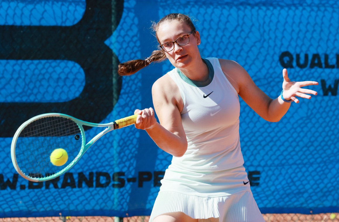 Trotz der Auftaktniederlage rechnen Julia Harth und die DJK-Damen sich gute Chancen auf den Verbleib in der Verbandsliga aus.