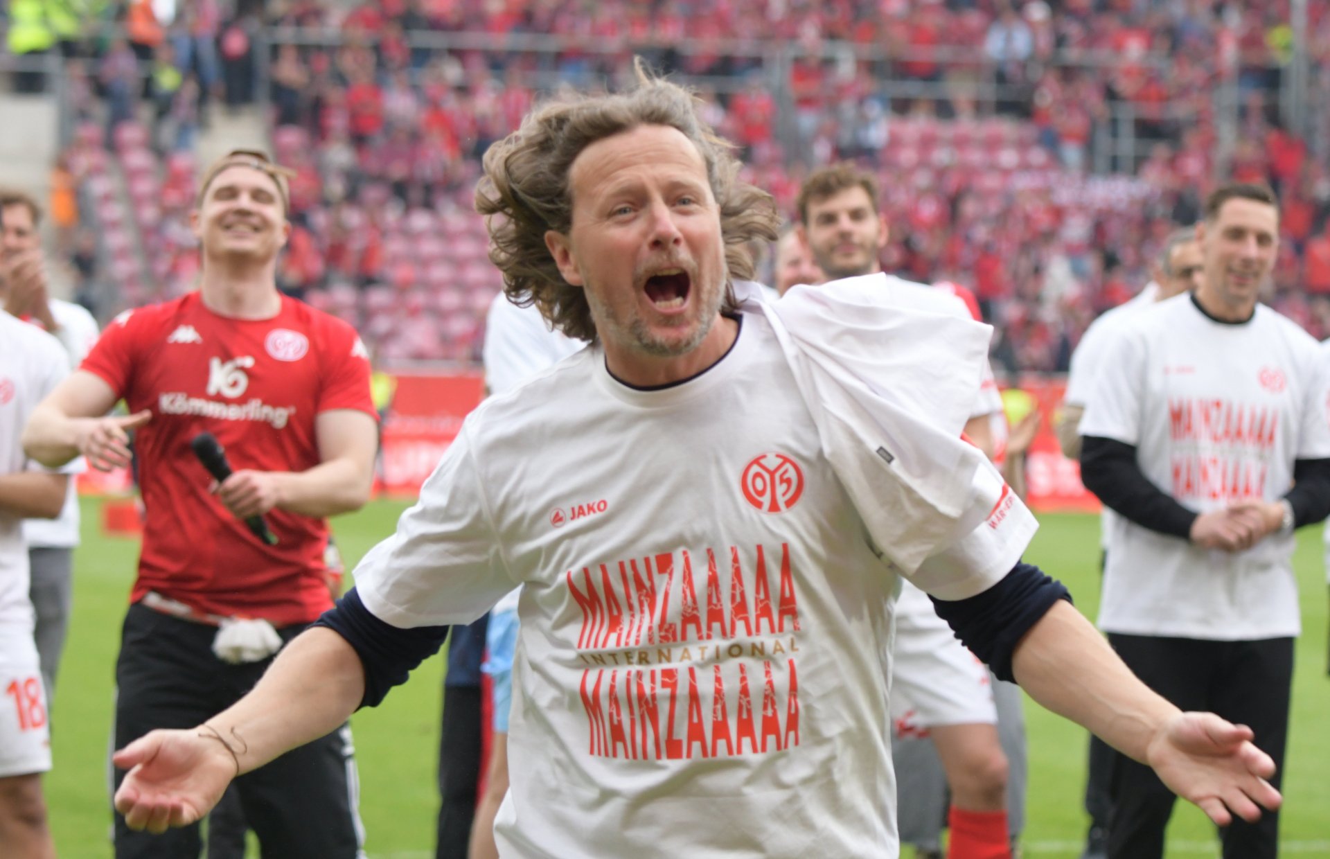 „Mainzaaaaa“: Stünde er seit voriger Saison nicht schon drin, hätte sich Bo Henriksen am Samstag einen Eintrag in den Geschichtsbüchern des FSV Mainz 05 verdient. Was soll’s? Bekommt er halt ne zweite Seite.