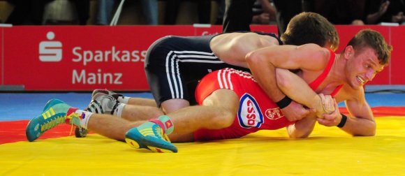 Aus der Bodenlage heraus gelang Ilir Sefaj die entscheidende Aktion. Beim Schultersieg gegen Marvin Scherer ging der 88er an seine körperlichen Grenzen.