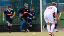 Beim Verteidigen einer Strafecke kam ein Fuß ins Spiel. So folgte ein Siebenmeter, durch den der TSV Schott sein Regionalliga-Heimspiel gegen den HTC Würzburg verlor.