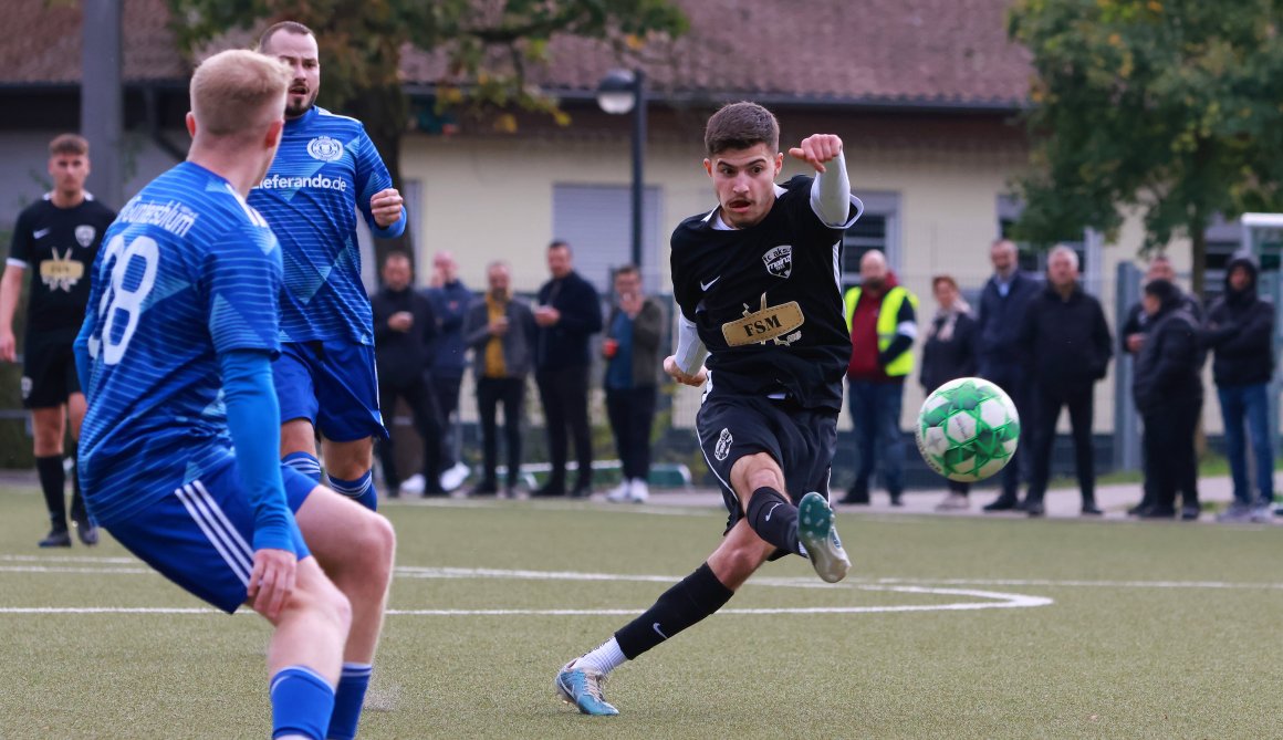Kadir Aygurlu (r.) setzt für Sonntag auf den Heimvorteil und die hohe Motivation des FC Aksu.