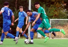 Im Heimspiel gegen den VfR Baumholder musste sich Serdel Günes (MItte) mit der TSG Bretzenheim in der erstem Halbzeit eines starken Gegners erwehren, nach der besseren zweiten Halbzeit kostete ein ungeschickt verursachter Strafstoß in der Nachspielzeit den Sieg.