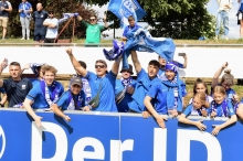 Vor drei Jahren bejubelte Samuel Horzovic (ganz links) den Pokalsieg des TSV Schott in Weingarten gegen den FK Pirmasens hinterm Tor. An diesem Samstag will er es als Trainer wiederholen.