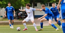 Dorian Cucchiara in seinem letzten Heimspiel für den SV Gonsenheim. Der Mittelfeldspieler setzt sein Studium in Kalifornien fort.
