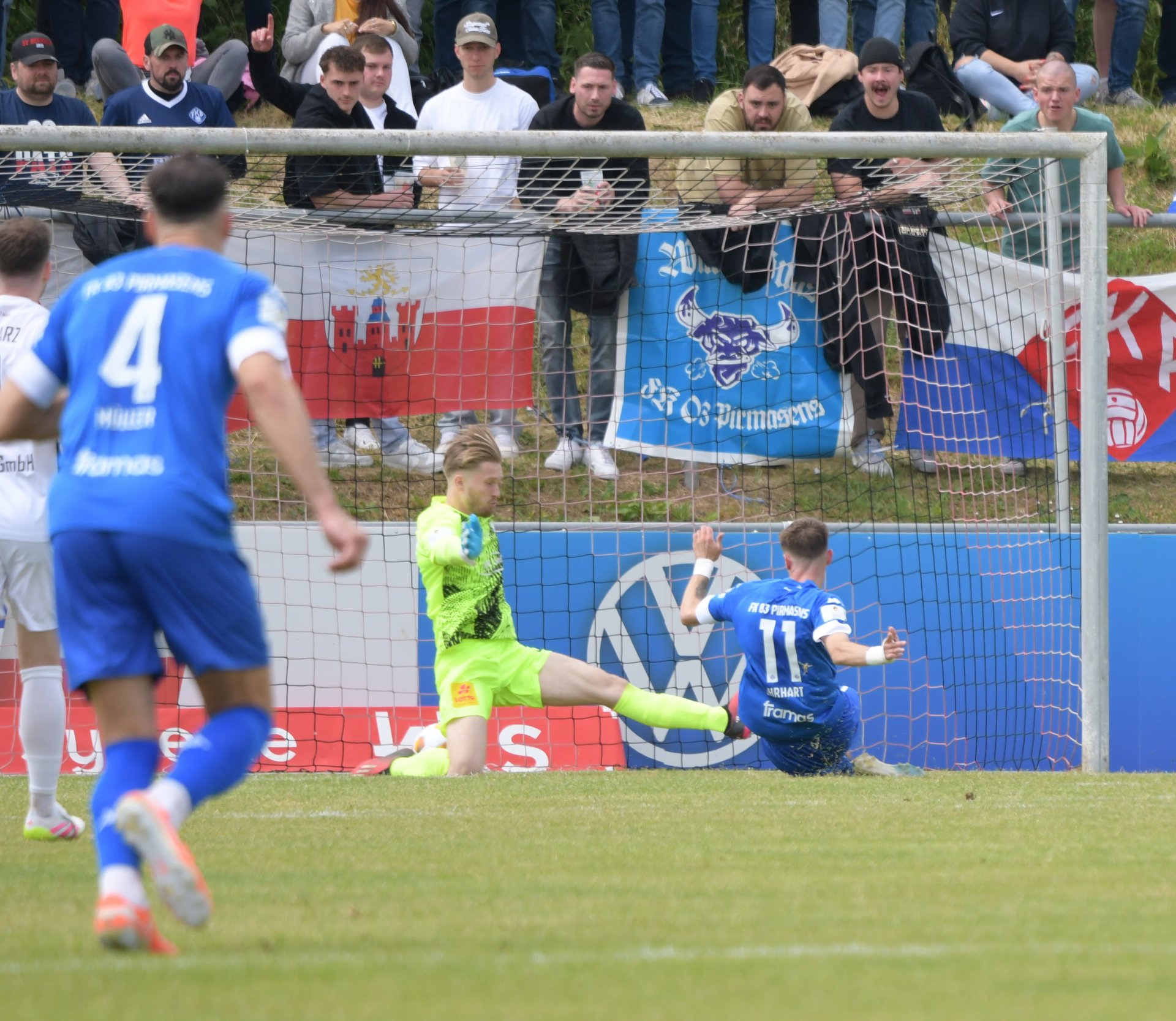 Torwart Jan Schulz war bei beiden Gegentreffern (hier dass 0:2 durch Marc Ehrhart) machtlos.