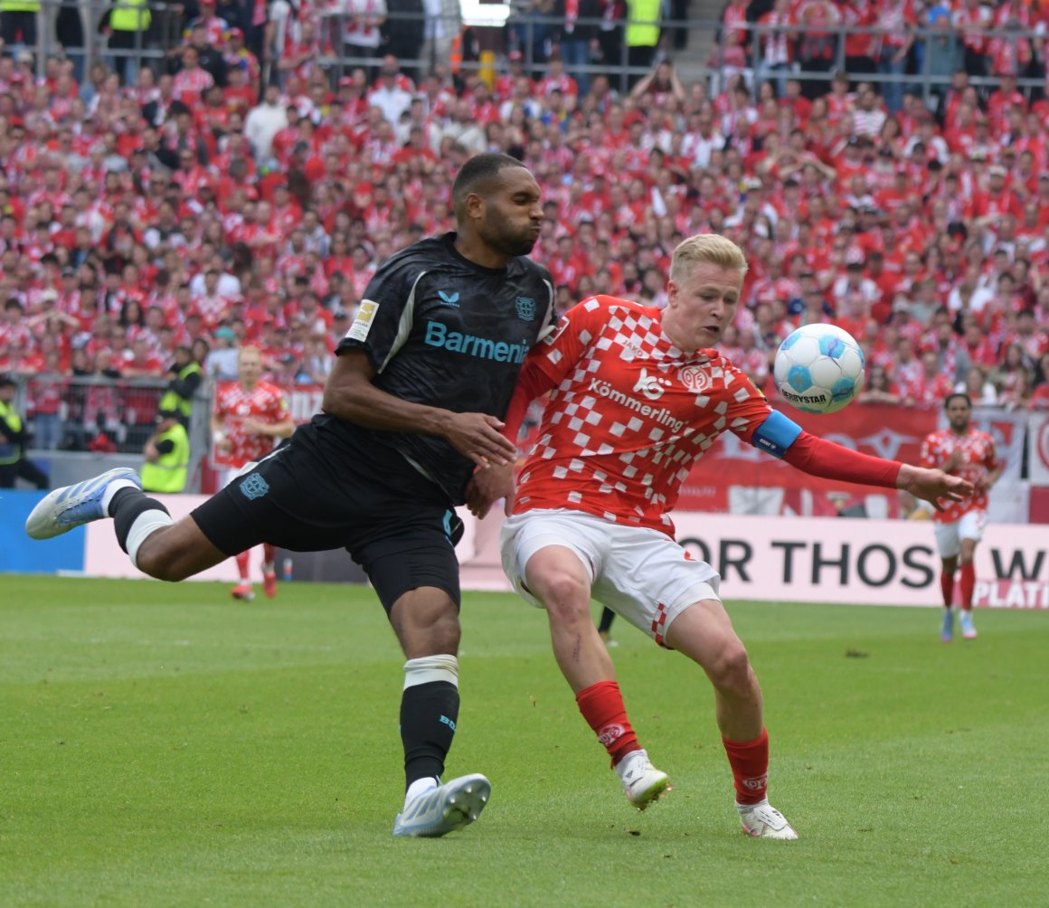 Am letzten Spieltag trafen Jonathan Burkardt und Jonathan Tah aufeinander, in den nächsten Tagen machen sie im Namen des DFB gemeinsame Sache.